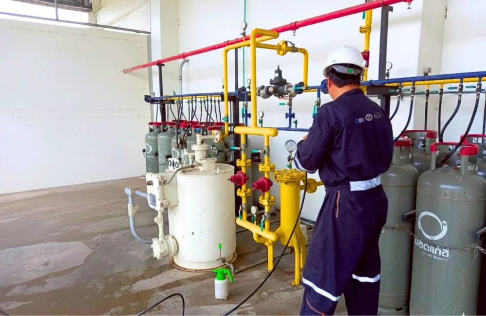 การเดินท่อแก๊สโรงงาน